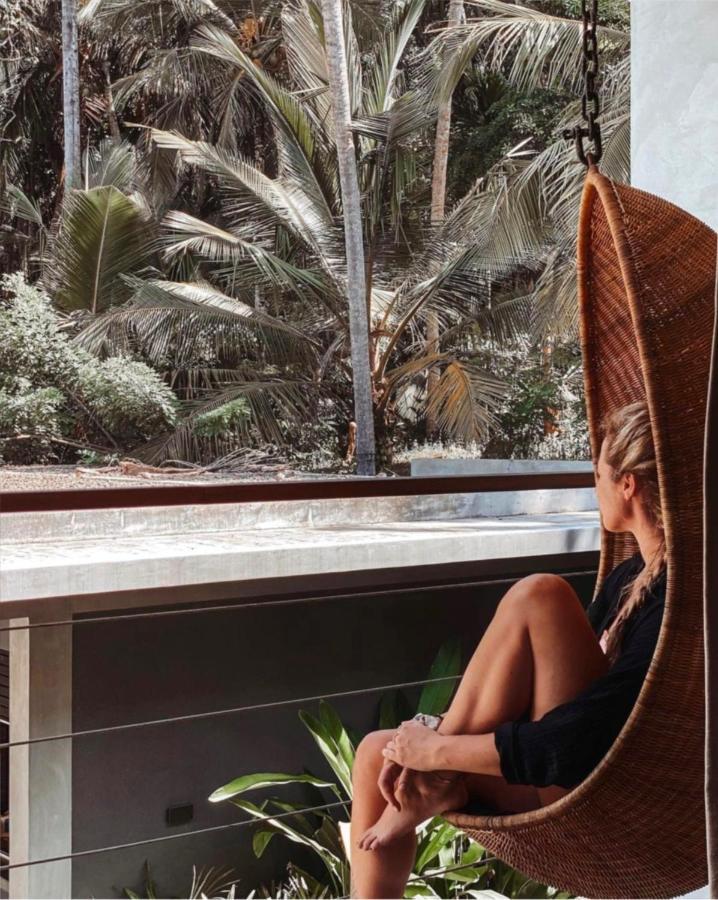 The Salty Pelican Yoga & Surf Retreat Zuid-Dikwella Buitenkant foto
