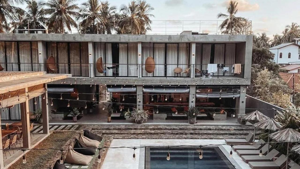 The Salty Pelican Yoga & Surf Retreat Zuid-Dikwella Buitenkant foto