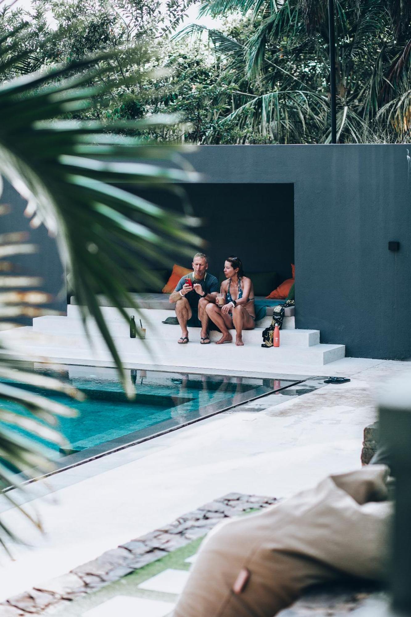 The Salty Pelican Yoga & Surf Retreat Zuid-Dikwella Buitenkant foto