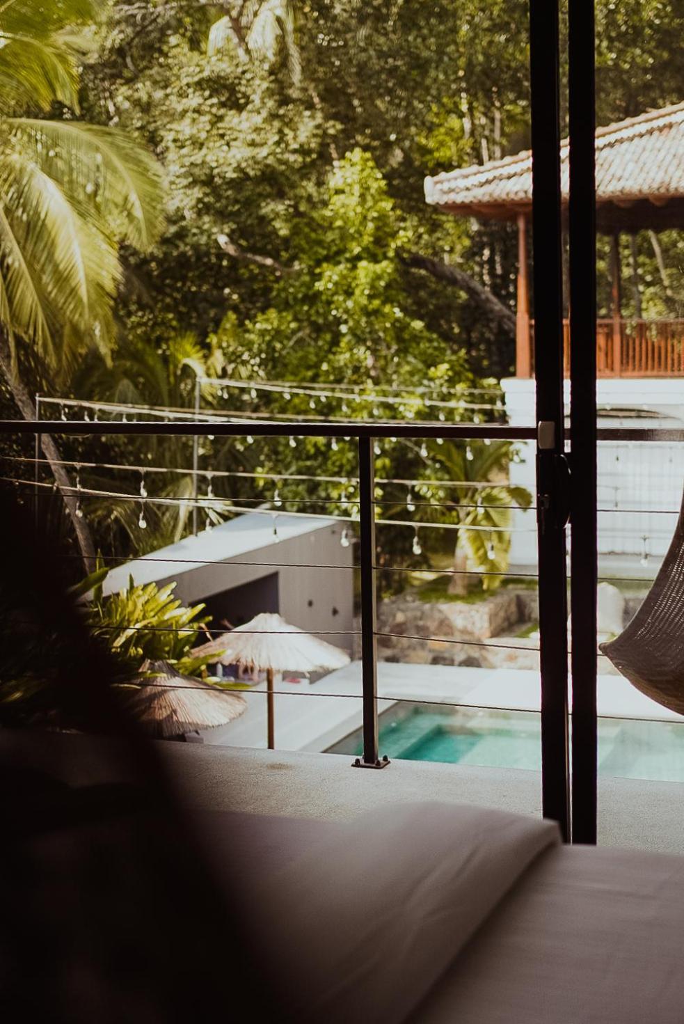 The Salty Pelican Yoga & Surf Retreat Zuid-Dikwella Buitenkant foto