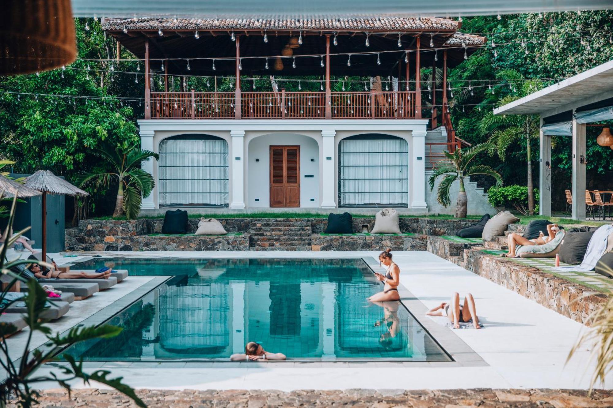 The Salty Pelican Yoga & Surf Retreat Zuid-Dikwella Buitenkant foto